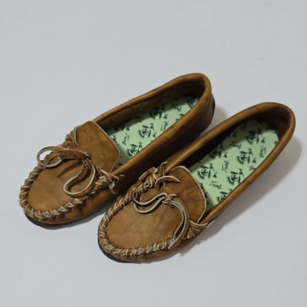 TAOS Vintage 70's Indian Maid Men's Moccasins